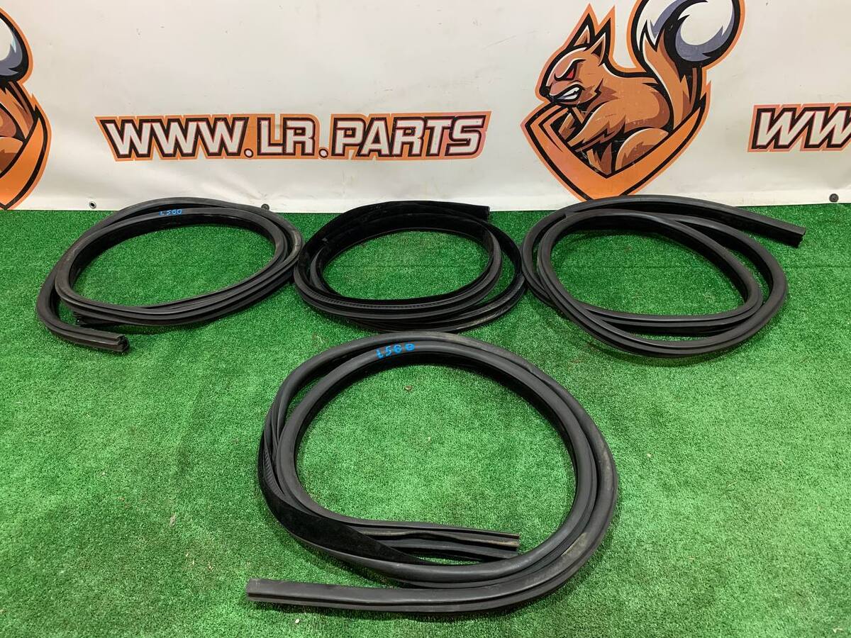 LR113846 Door seal set Range Rover Velar L560 (2018-) used